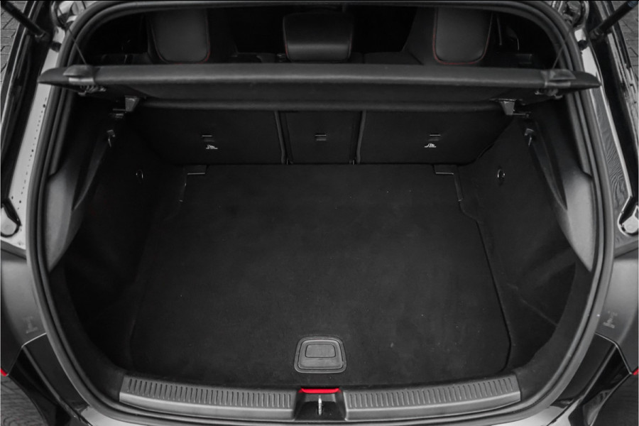 Mercedes-Benz A-Klasse 180 Business Solution AMG Stoelverw Trekhaak Camera CarPlay