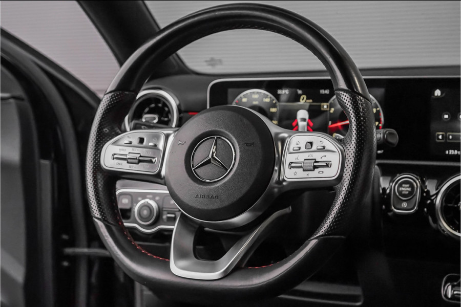 Mercedes-Benz A-Klasse 180 Business Solution AMG Stoelverw Trekhaak Camera CarPlay