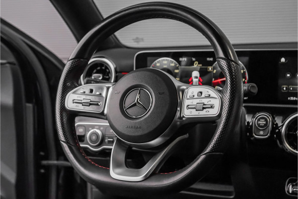Mercedes-Benz A-Klasse 180 Business Solution AMG Stoelverw Trekhaak Camera CarPlay