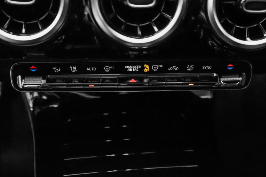 Mercedes-Benz A-Klasse 180 Business Solution AMG Stoelverw Trekhaak Camera CarPlay