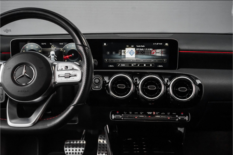 Mercedes-Benz A-Klasse 180 Business Solution AMG Stoelverw Trekhaak Camera CarPlay