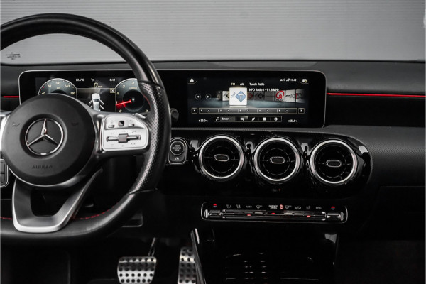Mercedes-Benz A-Klasse 180 Business Solution AMG Stoelverw Trekhaak Camera CarPlay