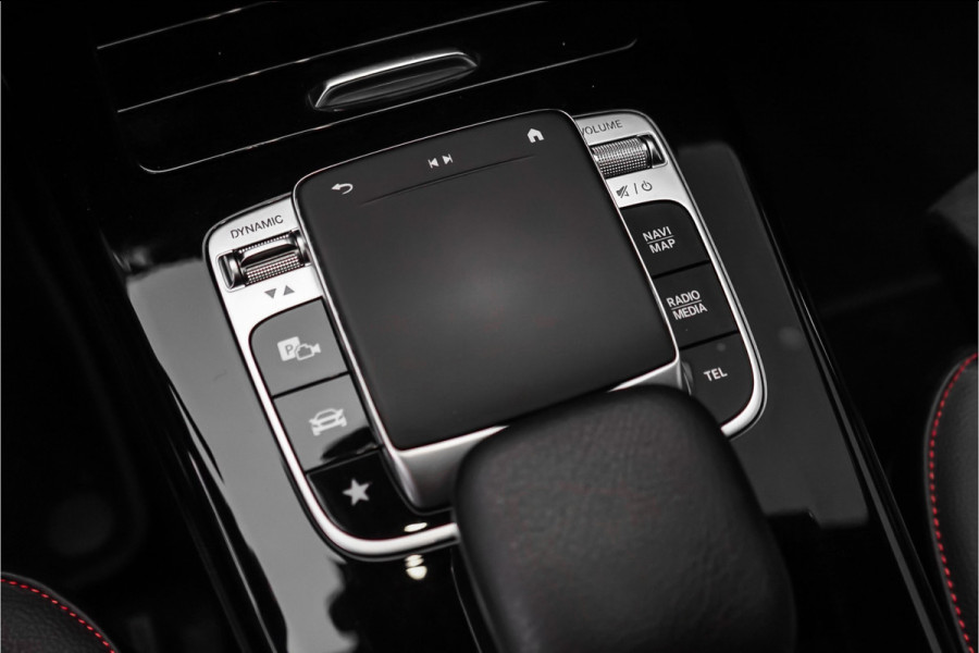 Mercedes-Benz A-Klasse 180 Business Solution AMG Stoelverw Trekhaak Camera CarPlay