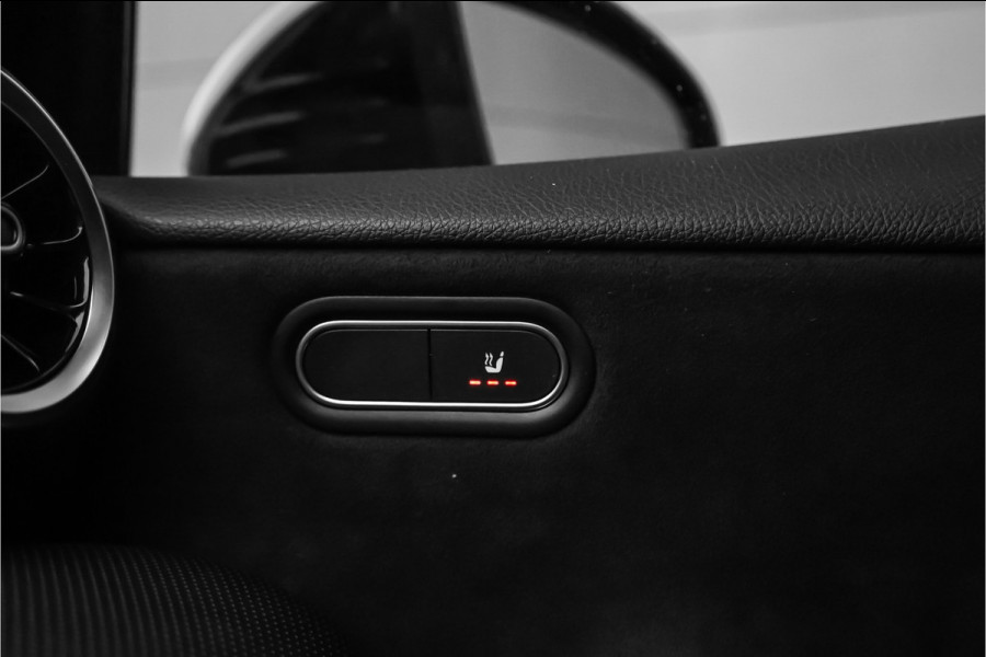 Mercedes-Benz A-Klasse 180 Business Solution AMG Stoelverw Trekhaak Camera CarPlay
