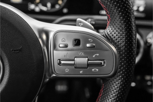 Mercedes-Benz A-Klasse 180 Business Solution AMG Stoelverw Trekhaak Camera CarPlay