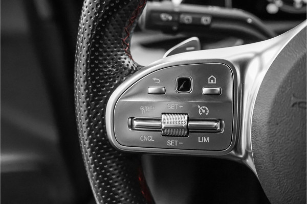 Mercedes-Benz A-Klasse 180 Business Solution AMG Stoelverw Trekhaak Camera CarPlay