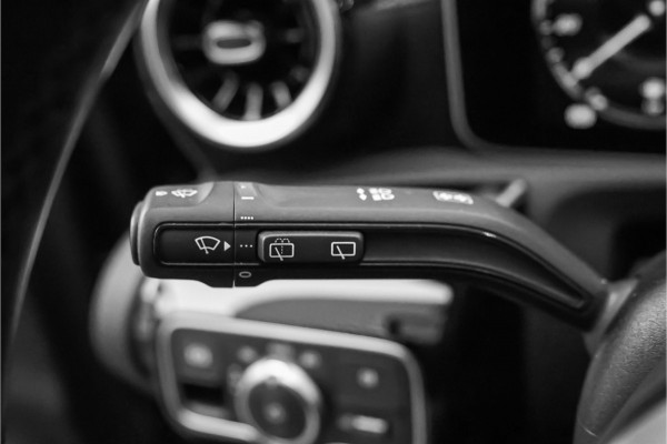 Mercedes-Benz A-Klasse 180 Business Solution AMG Stoelverw Trekhaak Camera CarPlay