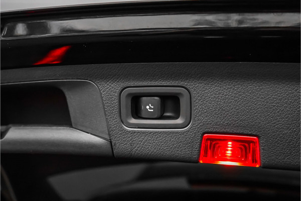 Mercedes-Benz A-Klasse 180 Business Solution AMG Stoelverw Trekhaak Camera CarPlay