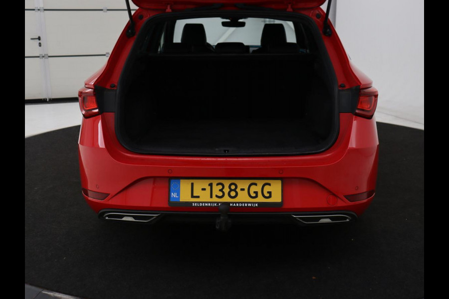 Seat Leon 1.5 TSI FR Launch Edition | Trekhaak | Adaptive cruise | Carplay | Navigatie | Sfeerverlichting | Parkeerhulp | Full LED | Climate control | Bluetooth