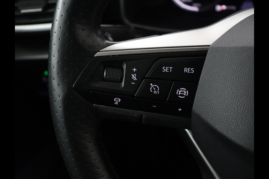 Seat Leon 1.5 TSI FR Launch Edition | Trekhaak | Adaptive cruise | Carplay | Navigatie | Sfeerverlichting | Parkeerhulp | Full LED | Climate control | Bluetooth