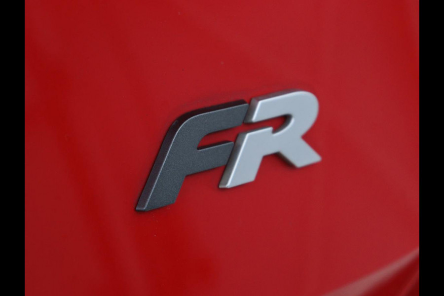 Seat Leon 1.5 TSI FR Launch Edition | Trekhaak | Adaptive cruise | Carplay | Navigatie | Sfeerverlichting | Parkeerhulp | Full LED | Climate control | Bluetooth