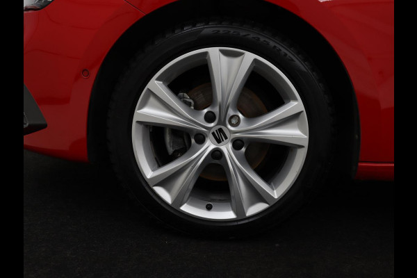 Seat Leon 1.5 TSI FR Launch Edition | Trekhaak | Adaptive cruise | Carplay | Navigatie | Sfeerverlichting | Parkeerhulp | Full LED | Climate control | Bluetooth