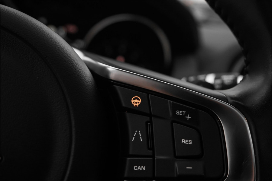 Jaguar F-Pace 2.0t AWD Premium Edition Pano Meridian