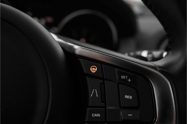 Jaguar F-Pace 2.0t AWD Premium Edition Pano Meridian