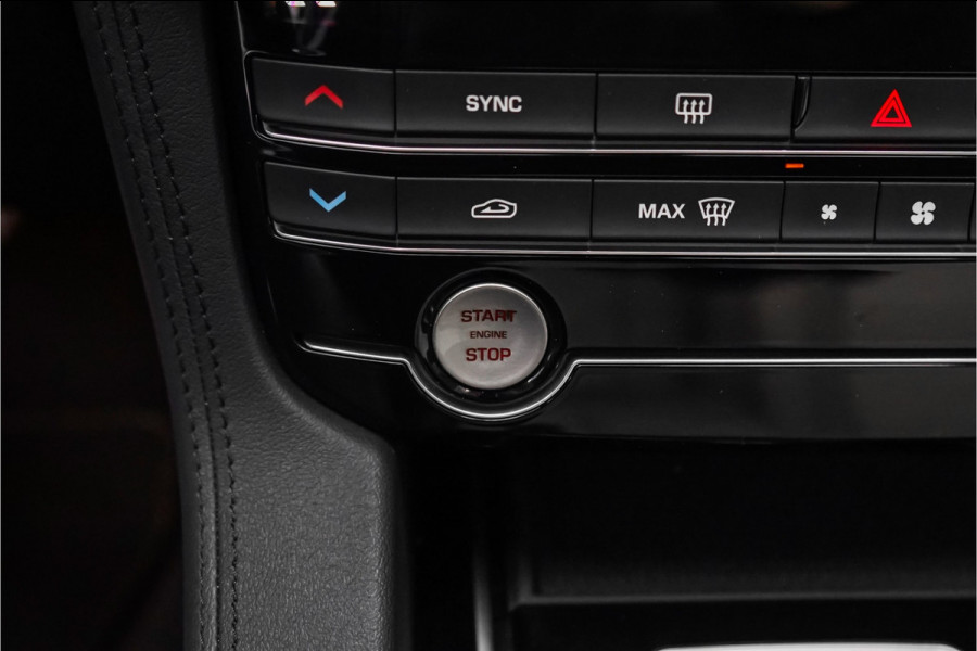 Jaguar F-Pace 2.0t AWD Premium Edition Pano Meridian