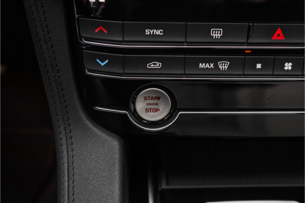 Jaguar F-Pace 2.0t AWD Premium Edition Pano Meridian