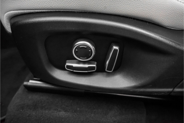 Jaguar F-Pace 2.0t AWD Premium Edition Pano Meridian