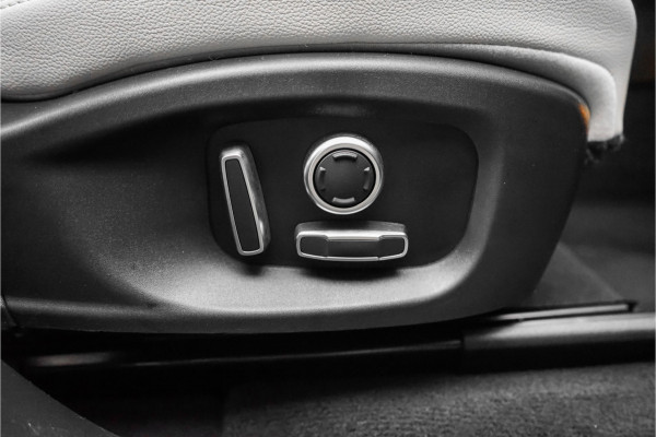 Jaguar F-Pace 2.0t AWD Premium Edition Pano Meridian