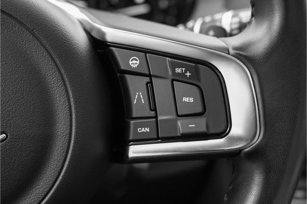 Jaguar F-Pace 2.0t AWD Premium Edition Pano Meridian