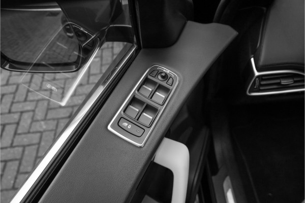 Jaguar F-Pace 2.0t AWD Premium Edition Pano Meridian