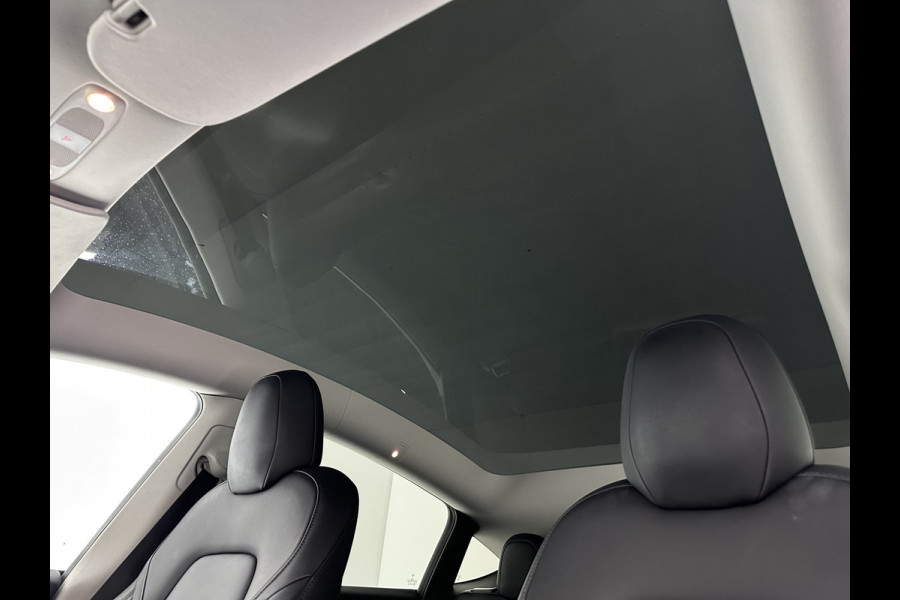 Tesla Model Y Long Range AWD 75 kWh [ 3-Fase ] {SOH-81%} (INCL-BTW) Aut. *PANO | AUTO-PILOT | LEATHER | NAVI-FULLMAP | MATRIX-LED | KEYLESS | CAMERA | DAB+ | HEATED-COMFORTSEATS | PRIVACY-GLASS | TOPVIEW | 20''ALU | TOWBAR*