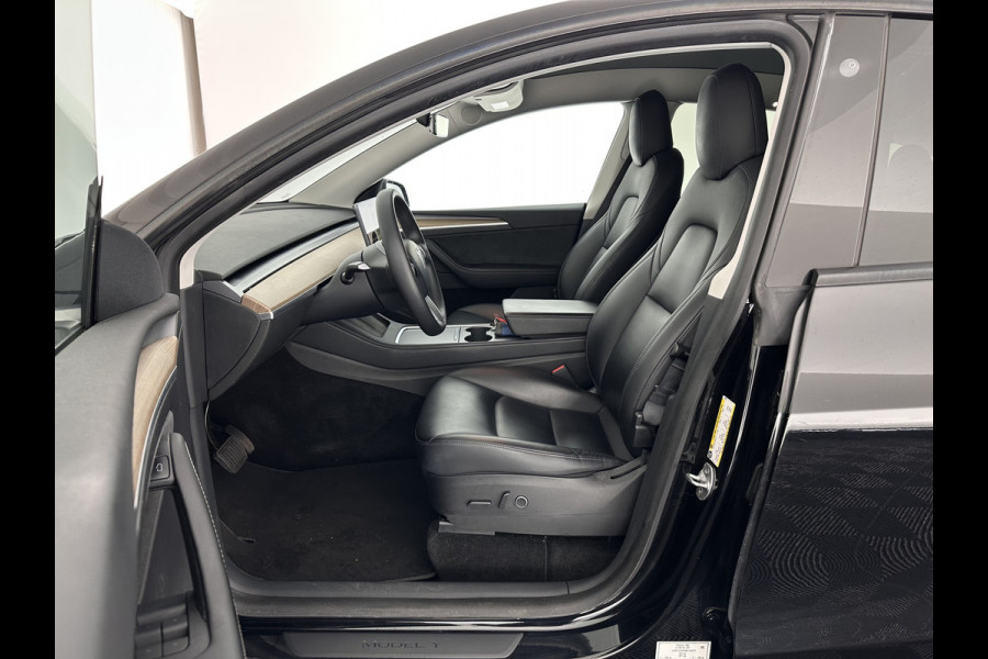 Tesla Model Y Long Range AWD 75 kWh [ 3-Fase ] {SOH-81%} (INCL-BTW) Aut. *PANO | AUTO-PILOT | LEATHER | NAVI-FULLMAP | MATRIX-LED | KEYLESS | CAMERA | DAB+ | HEATED-COMFORTSEATS | PRIVACY-GLASS | TOPVIEW | 20''ALU | TOWBAR*