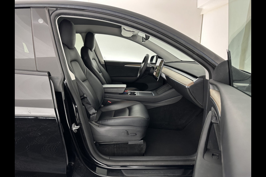 Tesla Model Y Long Range AWD 75 kWh [ 3-Fase ] {SOH-81%} (INCL-BTW) Aut. *PANO | AUTO-PILOT | LEATHER | NAVI-FULLMAP | MATRIX-LED | KEYLESS | CAMERA | DAB+ | HEATED-COMFORTSEATS | PRIVACY-GLASS | TOPVIEW | 20''ALU | TOWBAR*