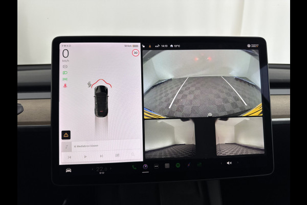 Tesla Model Y Long Range AWD 75 kWh [ 3-Fase ] {SOH-81%} (INCL-BTW) Aut. *PANO | AUTO-PILOT | LEATHER | NAVI-FULLMAP | MATRIX-LED | KEYLESS | CAMERA | DAB+ | HEATED-COMFORTSEATS | PRIVACY-GLASS | TOPVIEW | 20''ALU | TOWBAR*