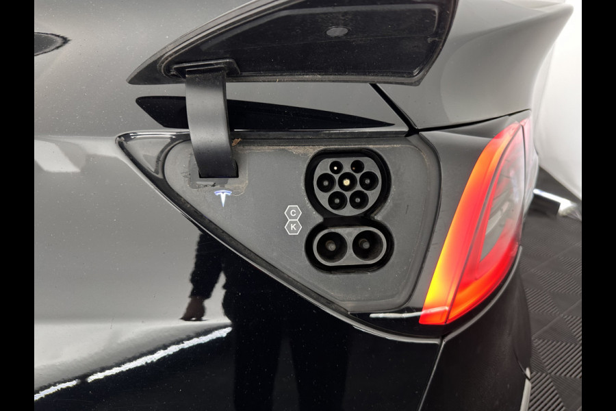 Tesla Model Y Long Range AWD 75 kWh [ 3-Fase ] {SOH-81%} (INCL-BTW) Aut. *PANO | AUTO-PILOT | LEATHER | NAVI-FULLMAP | MATRIX-LED | KEYLESS | CAMERA | DAB+ | HEATED-COMFORTSEATS | PRIVACY-GLASS | TOPVIEW | 20''ALU | TOWBAR*