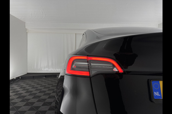 Tesla Model Y Long Range AWD 75 kWh [ 3-Fase ] {SOH-81%} (INCL-BTW) Aut. *PANO | AUTO-PILOT | LEATHER | NAVI-FULLMAP | MATRIX-LED | KEYLESS | CAMERA | DAB+ | HEATED-COMFORTSEATS | PRIVACY-GLASS | TOPVIEW | 20''ALU | TOWBAR*