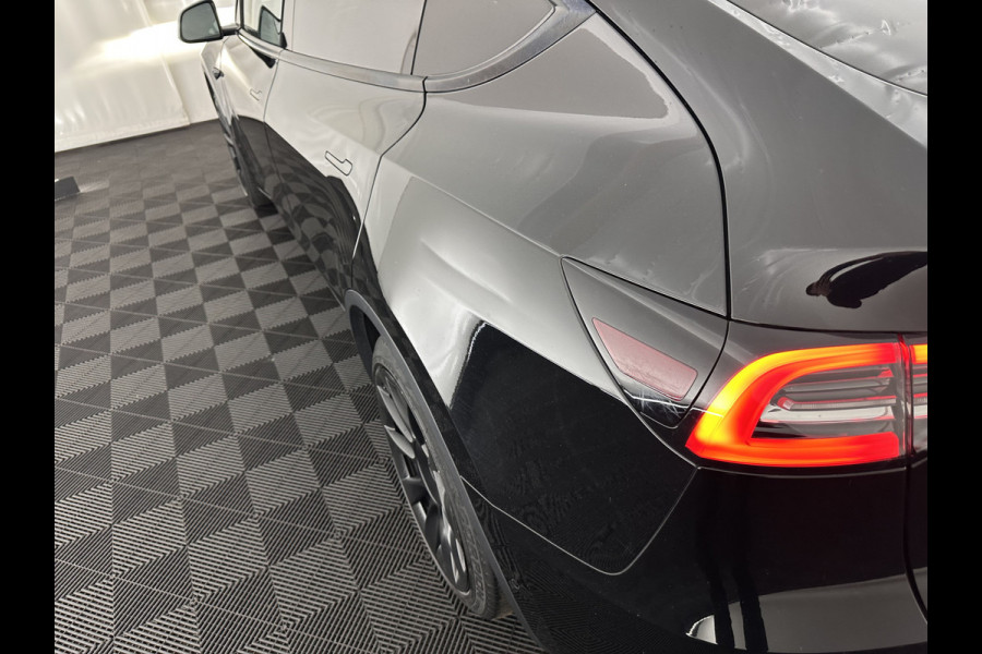 Tesla Model Y Long Range AWD 75 kWh [ 3-Fase ] {SOH-81%} (INCL-BTW) Aut. *PANO | AUTO-PILOT | LEATHER | NAVI-FULLMAP | MATRIX-LED | KEYLESS | CAMERA | DAB+ | HEATED-COMFORTSEATS | PRIVACY-GLASS | TOPVIEW | 20''ALU | TOWBAR*
