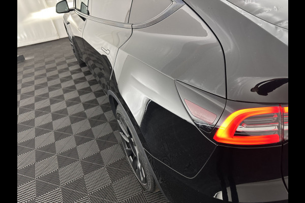 Tesla Model Y Long Range AWD 75 kWh [ 3-Fase ] {SOH-81%} (INCL-BTW) Aut. *PANO | AUTO-PILOT | LEATHER | NAVI-FULLMAP | MATRIX-LED | KEYLESS | CAMERA | DAB+ | HEATED-COMFORTSEATS | PRIVACY-GLASS | TOPVIEW | 20''ALU | TOWBAR*