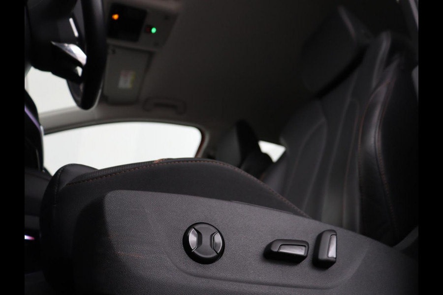 Škoda ENYAQ iV 80 | Leder | Stoelverwarming | Trekhaak | Adaptive cruise | Warmtepomp | Matrix LED | Carplay | 21'' | Achterbankverwarming | Navigatie | Sport Plus Pakket | Sfeerverlichting