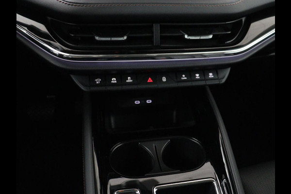 Škoda ENYAQ iV 80 | Leder | Stoelverwarming | Trekhaak | Adaptive cruise | Warmtepomp | Matrix LED | Carplay | 21'' | Achterbankverwarming | Navigatie | Sport Plus Pakket | Sfeerverlichting