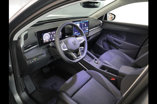 Volkswagen T-Roc Style First Edition 1.5 eTSI 85 kW / 116 PK SUV 7 | Assistance Pakket | Trekhaak | Elek. achterklep |  Velgen 'Vancouver', 19 inch lichtmetaal | Zwart dak