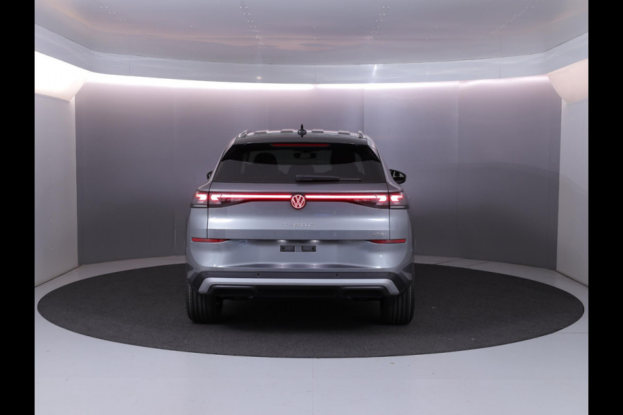 Volkswagen T-Roc Style First Edition 1.5 eTSI 85 kW / 116 PK SUV 7 | Assistance Pakket | Trekhaak | Elek. achterklep |  Velgen 'Vancouver', 19 inch lichtmetaal | Zwart dak