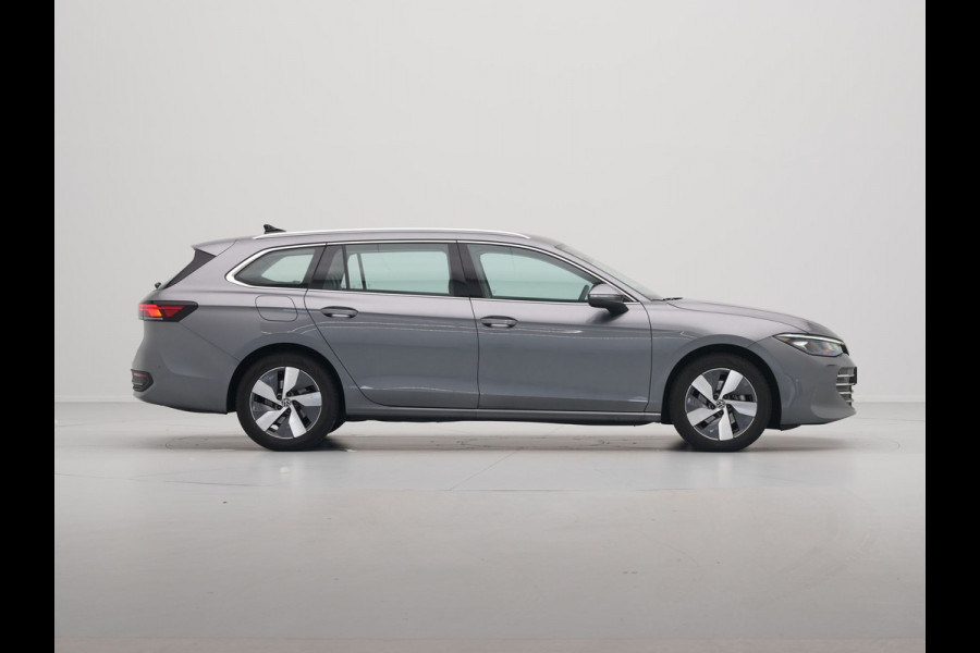 Volkswagen Passat Variant 1.5 eTSI 150pk DSG Business Trekhaak Navigatie Camera Massage Android/Carplay