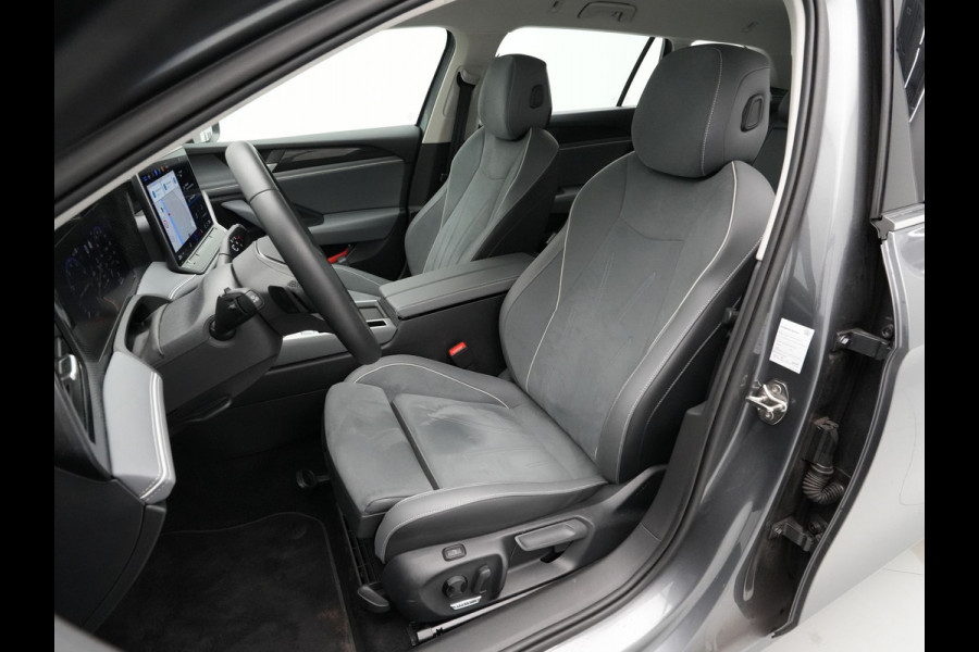 Volkswagen Passat Variant 1.5 eTSI 150pk DSG Business Trekhaak Navigatie Camera Massage Android/Carplay