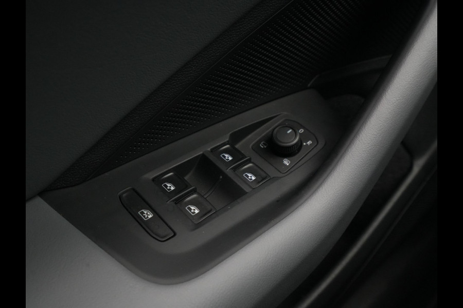 Volkswagen Passat Variant 1.5 eTSI 150pk DSG Business Trekhaak Navigatie Camera Massage Android/Carplay