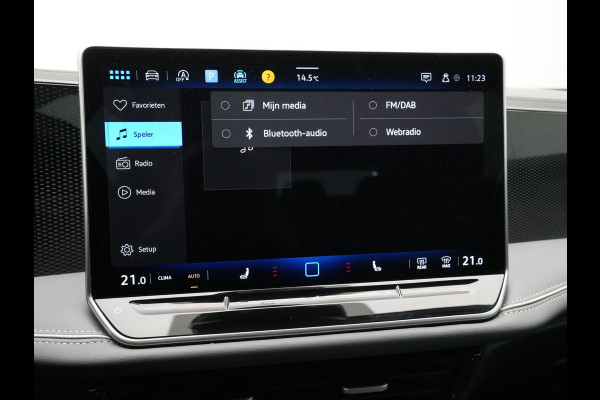 Volkswagen Passat Variant 1.5 eTSI 150pk DSG Business Trekhaak Navigatie Camera Massage Android/Carplay