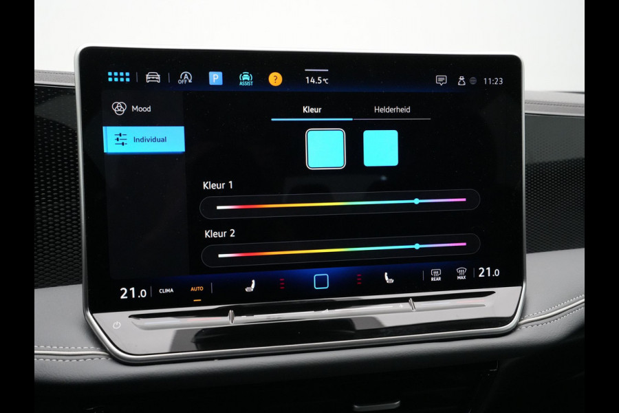Volkswagen Passat Variant 1.5 eTSI 150pk DSG Business Trekhaak Navigatie Camera Massage Android/Carplay