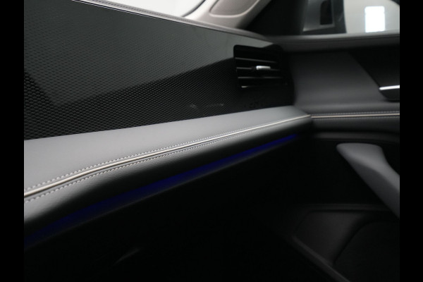 Volkswagen Passat Variant 1.5 eTSI 150pk DSG Business Trekhaak Navigatie Camera Massage Android/Carplay