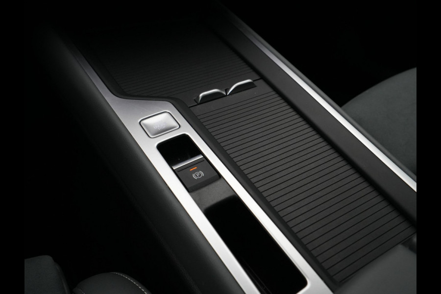 Volkswagen Passat Variant 1.5 eTSI 150pk DSG Business Trekhaak Navigatie Camera Massage Android/Carplay