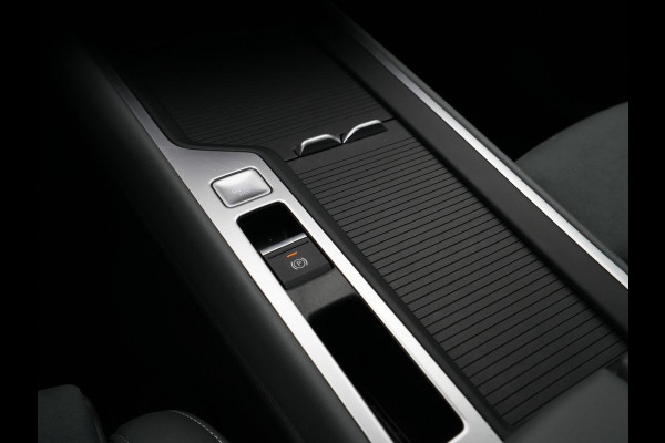 Volkswagen Passat Variant 1.5 eTSI 150pk DSG Business Trekhaak Navigatie Camera Massage Android/Carplay