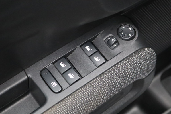 Citroën C3 Aircross 1.2 PureT. 110PK Automaat Shine Navigatie/Camera/Parkeerhulp/Keyfree