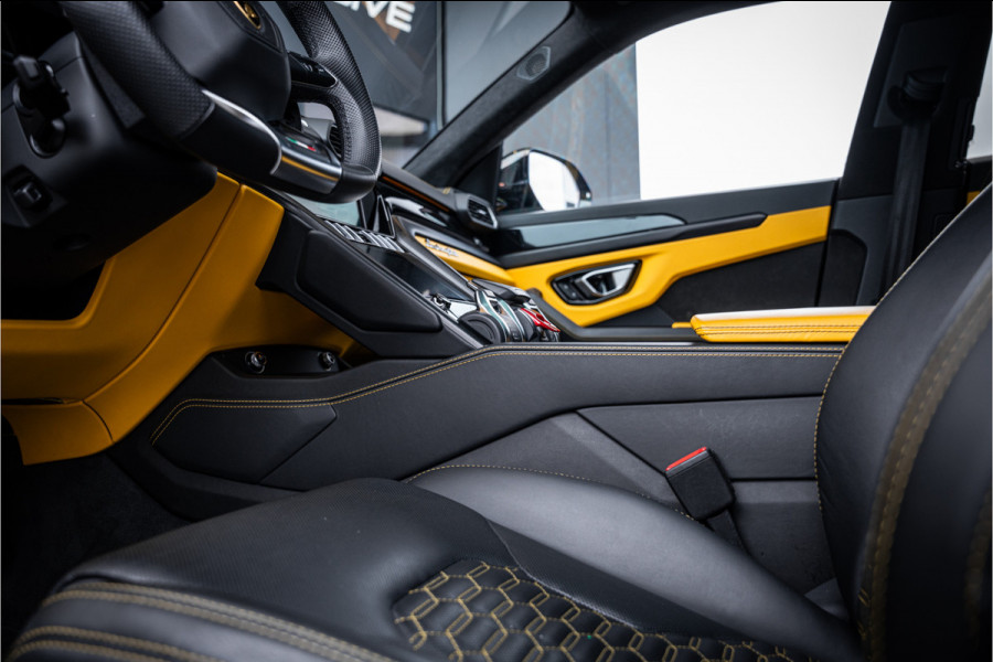 Lamborghini Urus 4.0 V8 - BTW | Akrapovic | Keramisch | Panorama | Xpel | B&O+ | Massage
