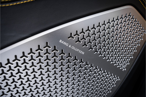 Lamborghini Urus 4.0 V8 - BTW | Akrapovic | Keramisch | Panorama | Xpel | B&O+ | Massage