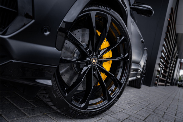 Lamborghini Urus 4.0 V8 - BTW | Akrapovic | Keramisch | Panorama | Xpel | B&O+ | Massage