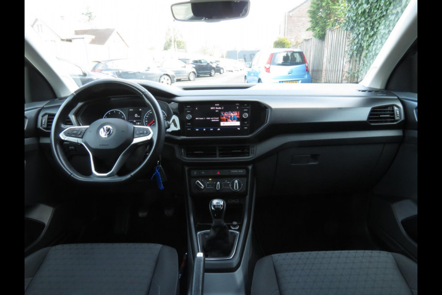 Volkswagen T-Cross 1.0 TSI Life | APPLE CARPLAY | LM VELGEN | DAB+ | ADAPTIVE CRUISE CONTROL | PARKEERSENSORS | BLIND SPOT |
