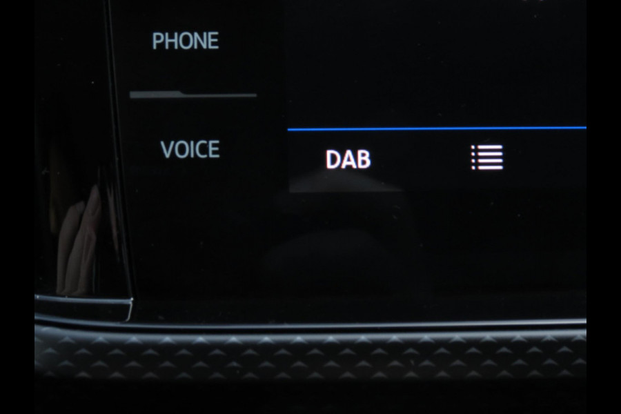 Volkswagen T-Cross 1.0 TSI Life | APPLE CARPLAY | LM VELGEN | DAB+ | ADAPTIVE CRUISE CONTROL | PARKEERSENSORS | BLIND SPOT |